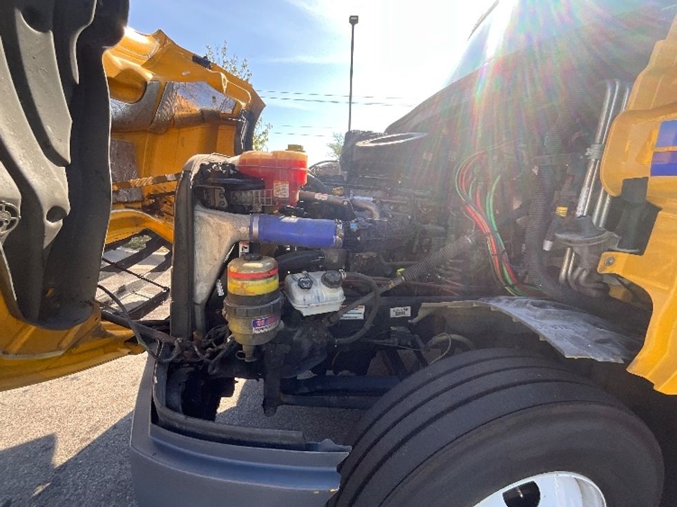 Sleeper Tractor-Heavy Duty Tractors-Freightliner-2022-T12664ST-East Chicago-IN-607,291\n\t\tmiles-$ 53,500 - Image 18