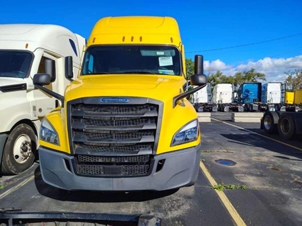 Sleeper Tractor-Heavy Duty Tractors-Freightliner-2022-T12664ST-East Chicago-IN-607,291\n\t\tmiles-$ 53,500 - Image 7