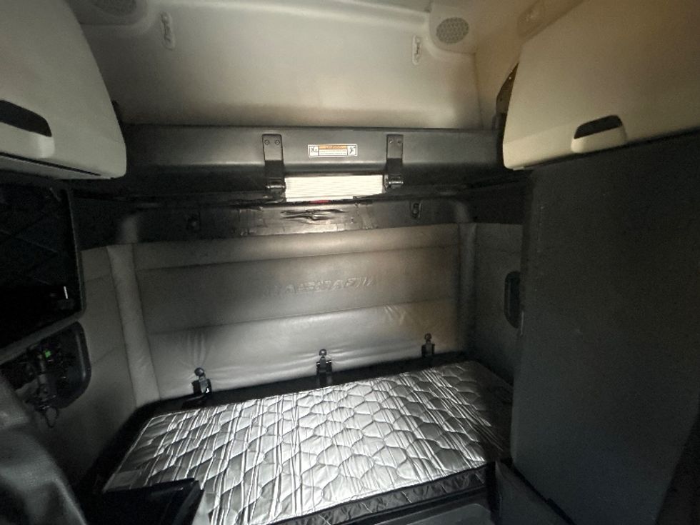 Sleeper Tractor-Heavy Duty Tractors-Freightliner-2022-T12664ST-East Chicago-IN-615,732\n\t\tmiles-$ 57,750 - Image 17