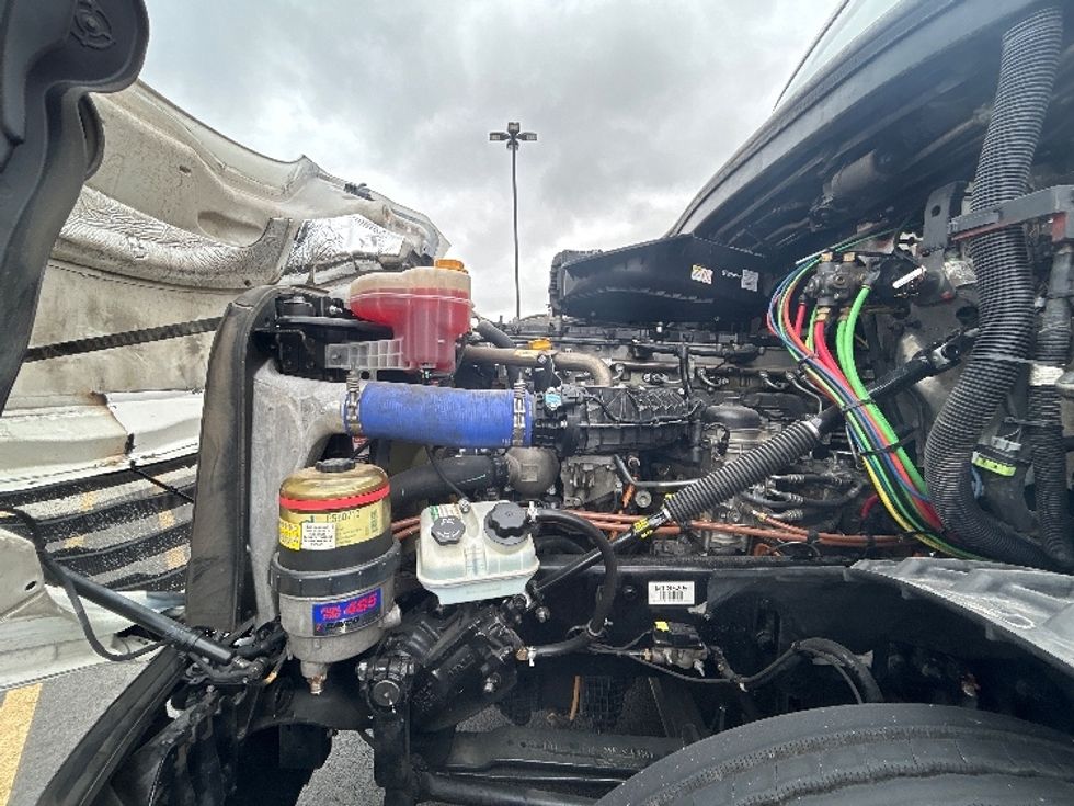 Sleeper Tractor-Heavy Duty Tractors-Freightliner-2022-T12664ST-East Chicago-IN-615,732\n\t\tmiles-$ 57,750 - Image 21