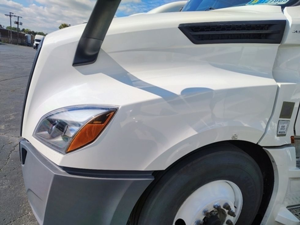 Sleeper Tractor-Heavy Duty Tractors-Freightliner-2022-T12664ST-East Chicago-IN-615,732\n\t\tmiles-$ 57,750 - Image 4