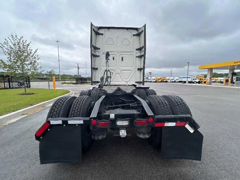 Sleeper Tractor-Heavy Duty Tractors-Freightliner-2022-T12664ST-East Chicago-IN-615,732\n\t\tmiles-$ 57,750 - Image 6