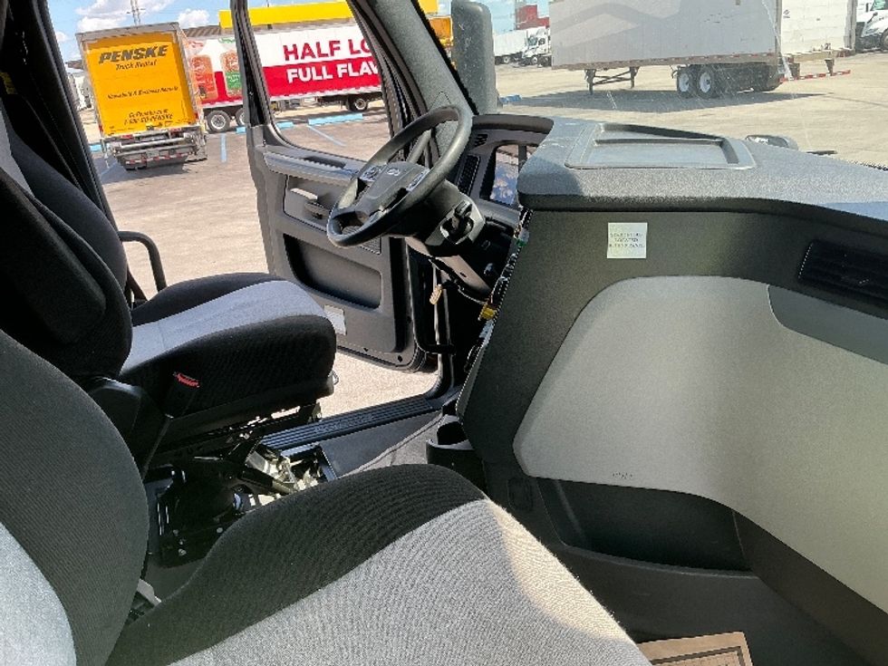 Sleeper Tractor-Heavy Duty Tractors-Freightliner-2022-T12664ST-East Chicago-IN-625,154\n\t\tmiles-$ 55,250 - Image 15