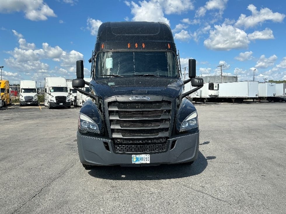 Sleeper Tractor-Heavy Duty Tractors-Freightliner-2022-T12664ST-East Chicago-IN-625,154\n\t\tmiles-$ 55,250 - Image 2