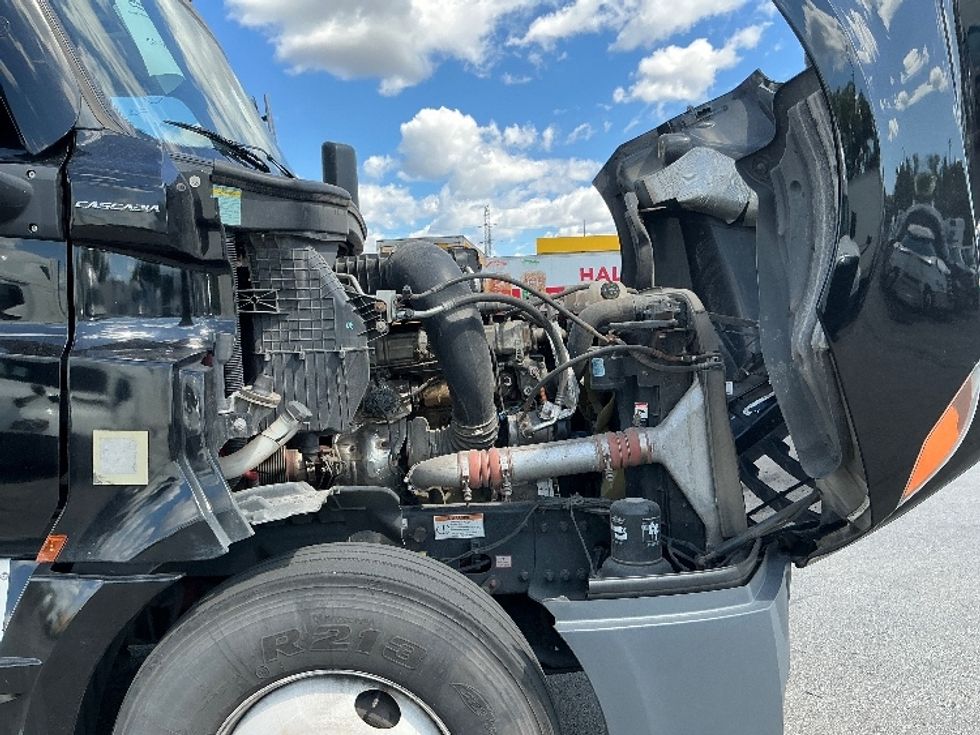 Sleeper Tractor-Heavy Duty Tractors-Freightliner-2022-T12664ST-East Chicago-IN-625,154\n\t\tmiles-$ 55,250 - Image 20