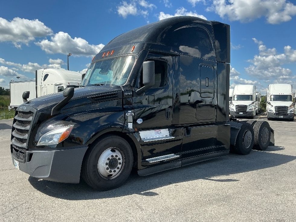 Sleeper Tractor-Heavy Duty Tractors-Freightliner-2022-T12664ST-East Chicago-IN-625,154\n\t\tmiles-$ 55,250 - Image 3