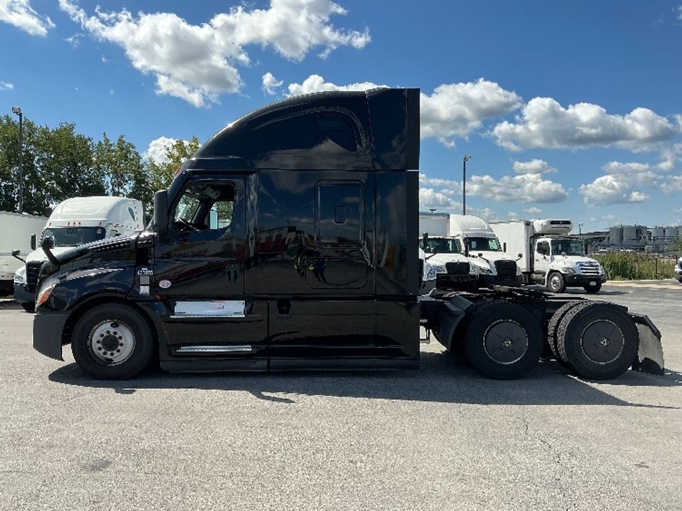 Sleeper Tractor-Heavy Duty Tractors-Freightliner-2022-T12664ST-East Chicago-IN-625,154\n\t\tmiles-$ 55,250 - Image 4
