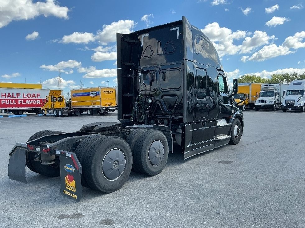 Sleeper Tractor-Heavy Duty Tractors-Freightliner-2022-T12664ST-East Chicago-IN-625,154\n\t\tmiles-$ 55,250 - Image 7