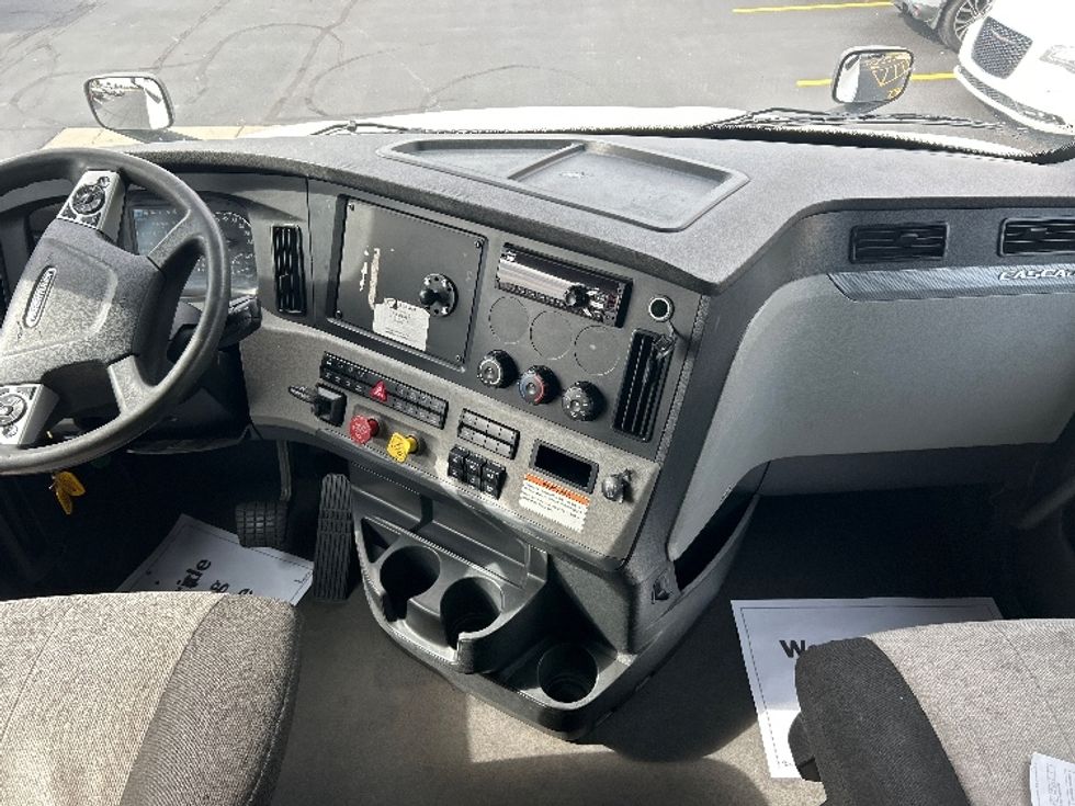 Sleeper Tractor-Heavy Duty Tractors-Freightliner-2022-T12664ST-East Chicago-IN-648,048\n\t\tmiles-$ 50,750 - Image 12