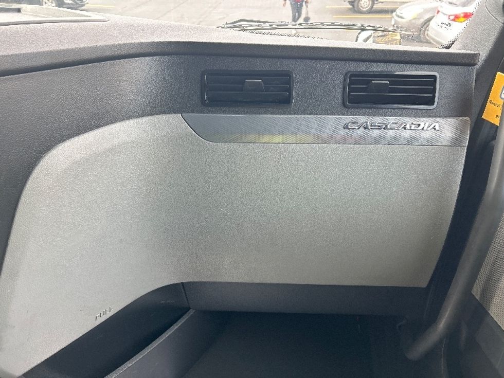 Sleeper Tractor-Heavy Duty Tractors-Freightliner-2022-T12664ST-East Chicago-IN-648,048\n\t\tmiles-$ 50,750 - Image 14