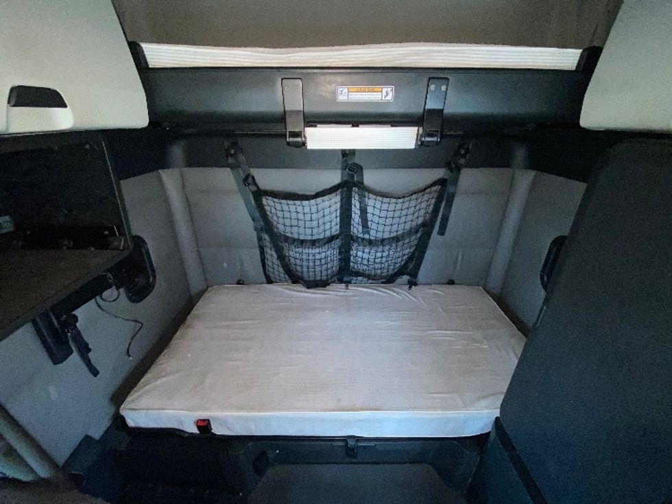 Sleeper Tractor-Heavy Duty Tractors-Freightliner-2022-T12664ST-East Chicago-IN-648,048\n\t\tmiles-$ 50,750 - Image 17