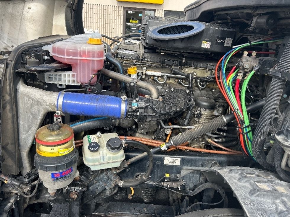 Sleeper Tractor-Heavy Duty Tractors-Freightliner-2022-T12664ST-East Chicago-IN-648,048\n\t\tmiles-$ 50,750 - Image 21