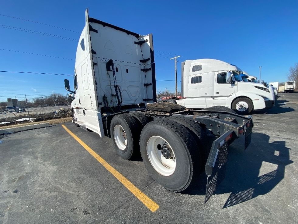 Sleeper Tractor-Heavy Duty Tractors-Freightliner-2022-T12664ST-East Chicago-IN-648,048\n\t\tmiles-$ 50,750 - Image 5