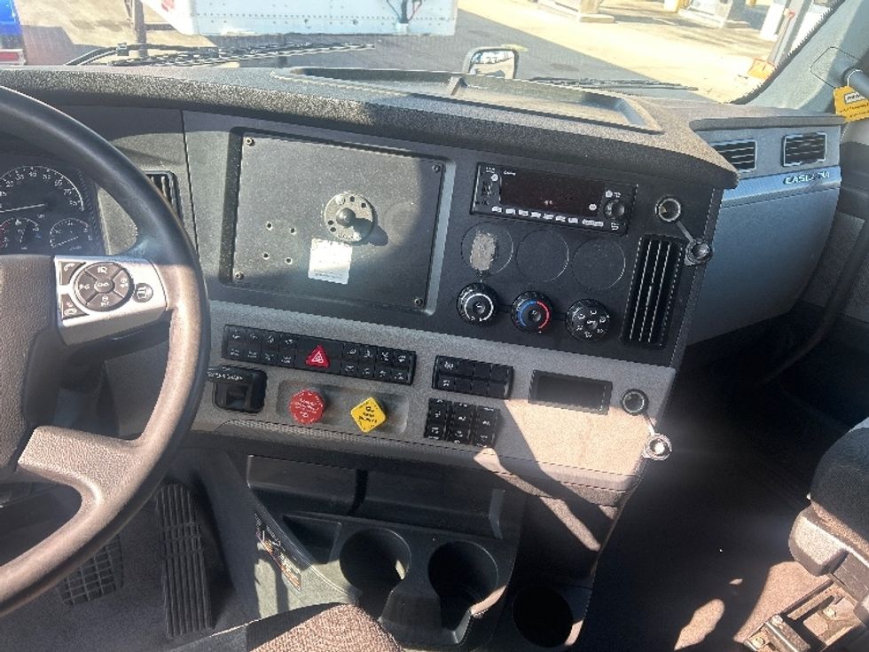 Sleeper Tractor-Heavy Duty Tractors-Freightliner-2022-T12664ST-East Chicago-IN-673,847\n\t\tmiles-$ 51,250 - Image 11