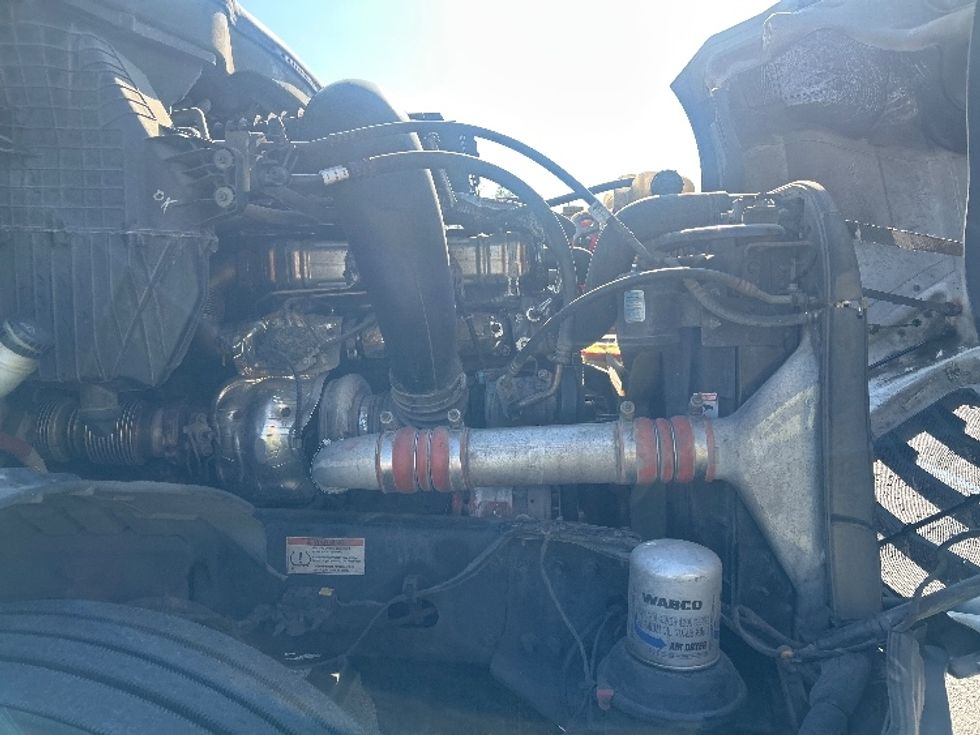 Sleeper Tractor-Heavy Duty Tractors-Freightliner-2022-T12664ST-East Chicago-IN-673,847\n\t\tmiles-$ 51,250 - Image 20