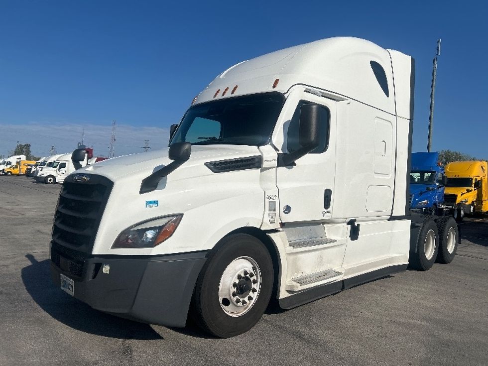Sleeper Tractor-Heavy Duty Tractors-Freightliner-2022-T12664ST-East Chicago-IN-673,847\n\t\tmiles-$ 51,250 - Image 3
