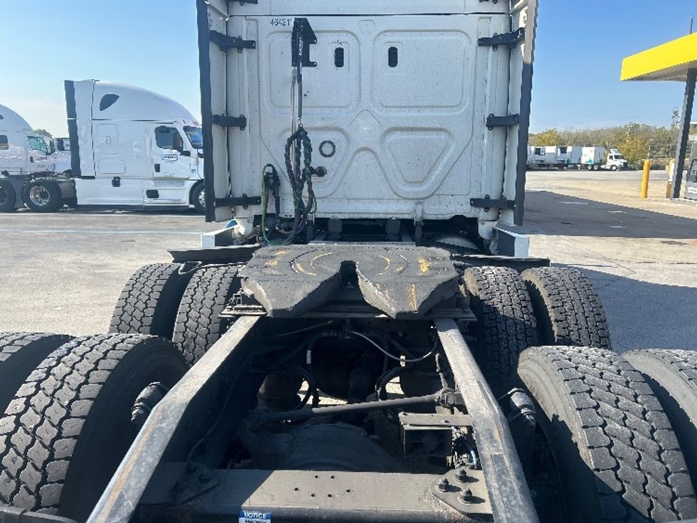 Sleeper Tractor-Heavy Duty Tractors-Freightliner-2022-T12664ST-East Chicago-IN-673,847\n\t\tmiles-$ 51,250 - Image 6