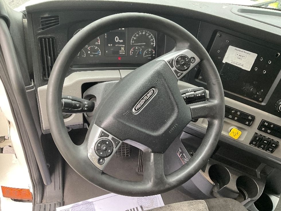 Sleeper Tractor-Heavy Duty Tractors-Freightliner-2022-T12664ST-East Chicago-IN-677,124\n\t\tmiles-$ 51,000 - Image 11