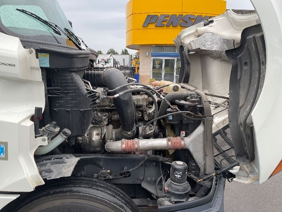 Sleeper Tractor-Heavy Duty Tractors-Freightliner-2022-T12664ST-East Chicago-IN-677,124\n\t\tmiles-$ 51,000 - Image 19