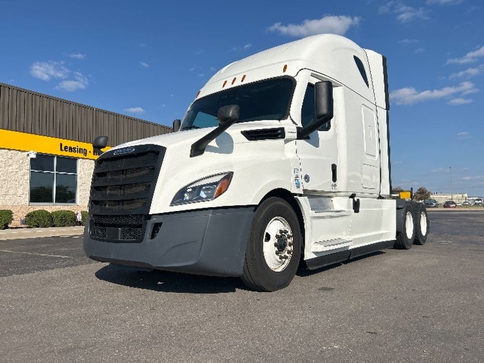 Sleeper Tractor-Heavy Duty Tractors-Freightliner-2022-T12664ST-East Chicago-IN-677,124\n\t\tmiles-$ 51,000 - Image 3