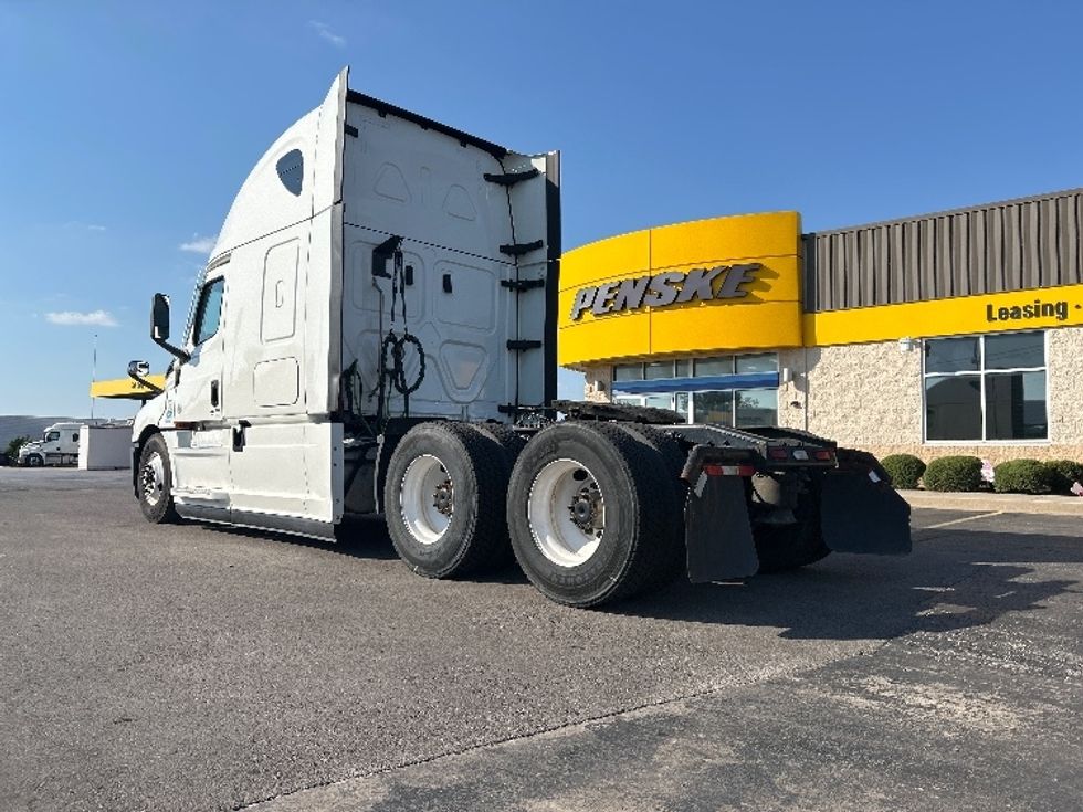 Sleeper Tractor-Heavy Duty Tractors-Freightliner-2022-T12664ST-East Chicago-IN-677,124\n\t\tmiles-$ 51,000 - Image 5