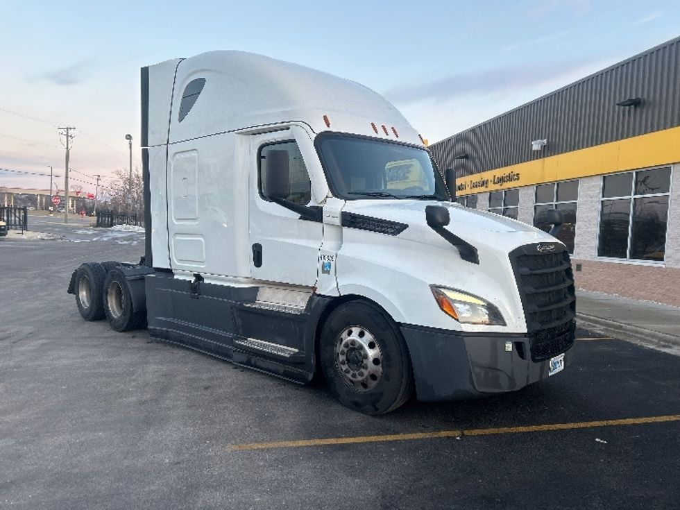 Sleeper Tractor-Heavy Duty Tractors-Freightliner-2022-T12664ST-East Chicago-IN-693,988\n\t\tmiles-$ 45,500 - Image 1