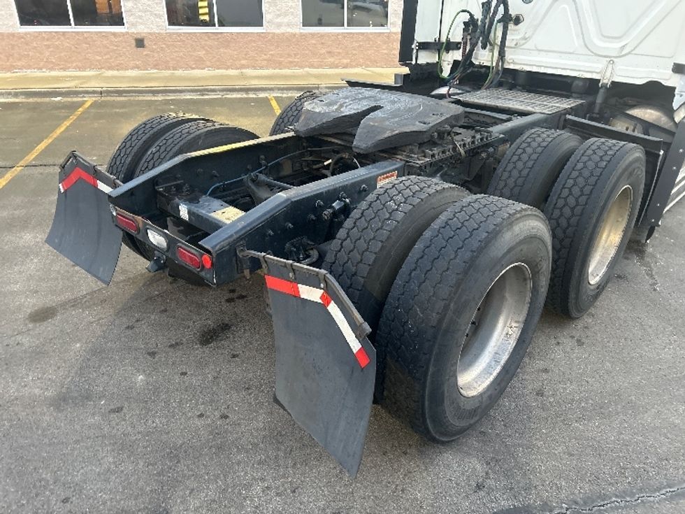 Sleeper Tractor-Heavy Duty Tractors-Freightliner-2022-T12664ST-East Chicago-IN-693,988\n\t\tmiles-$ 45,500 - Image 23