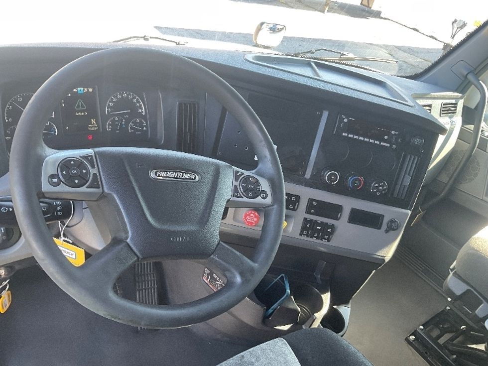 Sleeper Tractor-Heavy Duty Tractors-Freightliner-2022-T12664ST-East Chicago-IN-713,537\n\t\tmiles-$ 48,500 - Image 11