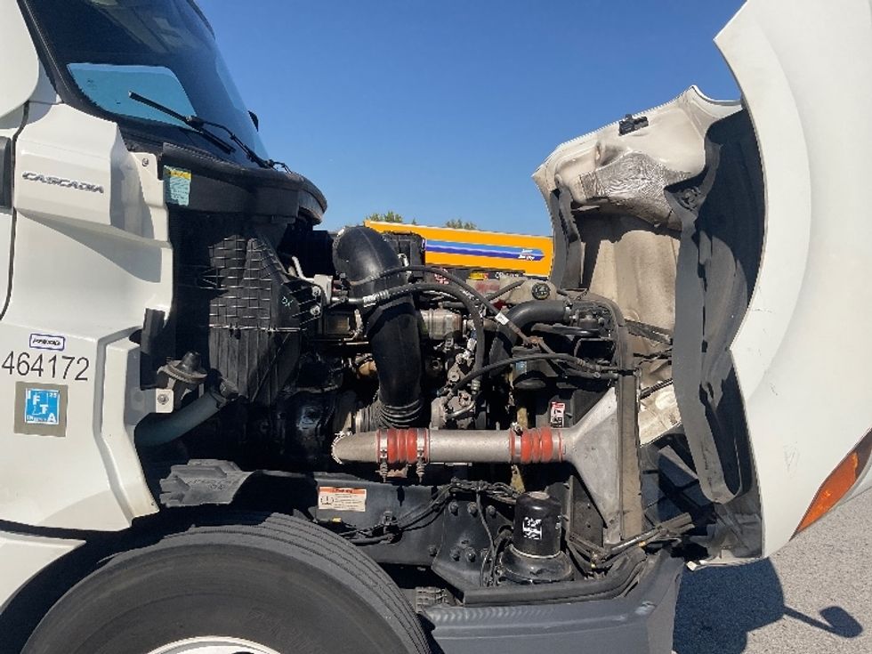 Sleeper Tractor-Heavy Duty Tractors-Freightliner-2022-T12664ST-East Chicago-IN-713,537\n\t\tmiles-$ 48,500 - Image 20