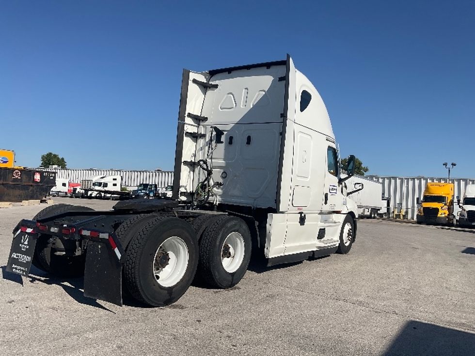 Sleeper Tractor-Heavy Duty Tractors-Freightliner-2022-T12664ST-East Chicago-IN-713,537\n\t\tmiles-$ 48,500 - Image 7