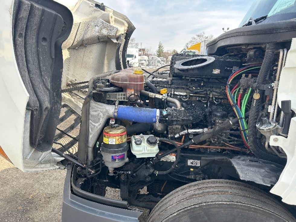 Sleeper Tractor-Heavy Duty Tractors-Freightliner-2022-T12664ST-East Chicago-IN-725,005\n\t\tmiles-$ 43,000 - Image 21