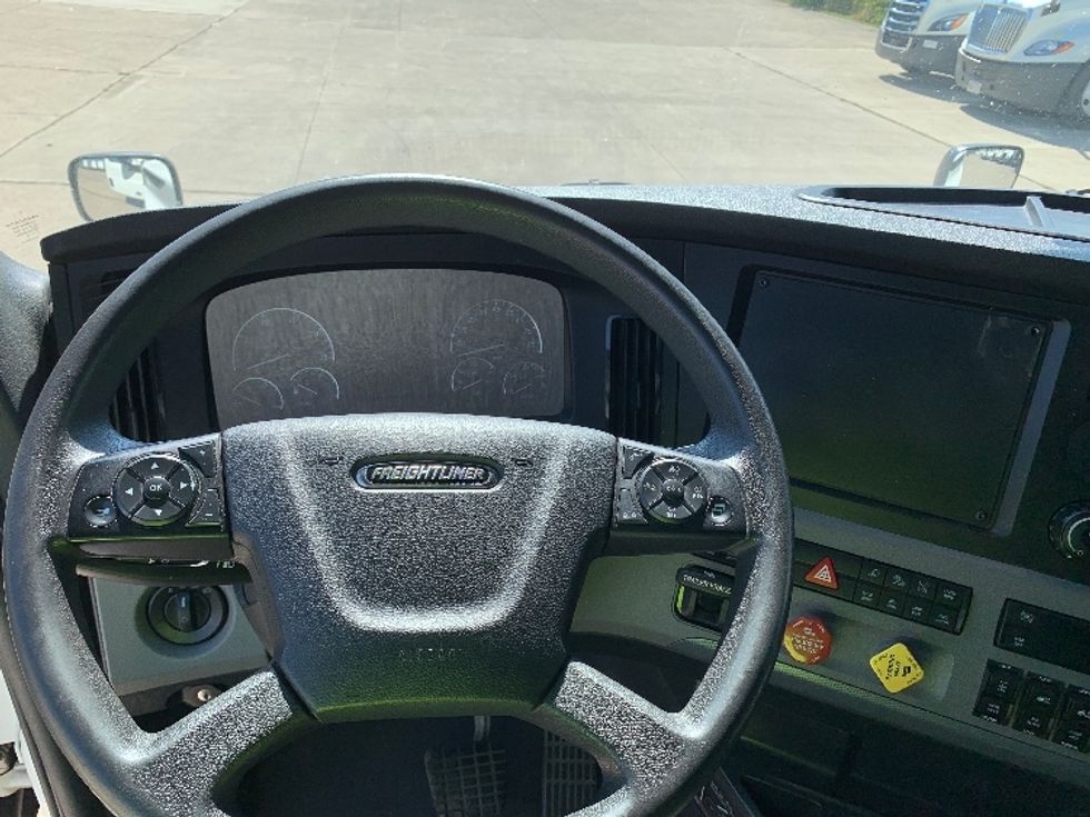 Sleeper Tractor-Heavy Duty Tractors-Freightliner-2022-T12664ST-East Liberty-OH-209,850\n\t\tmiles-$ 95,750 - Image 11