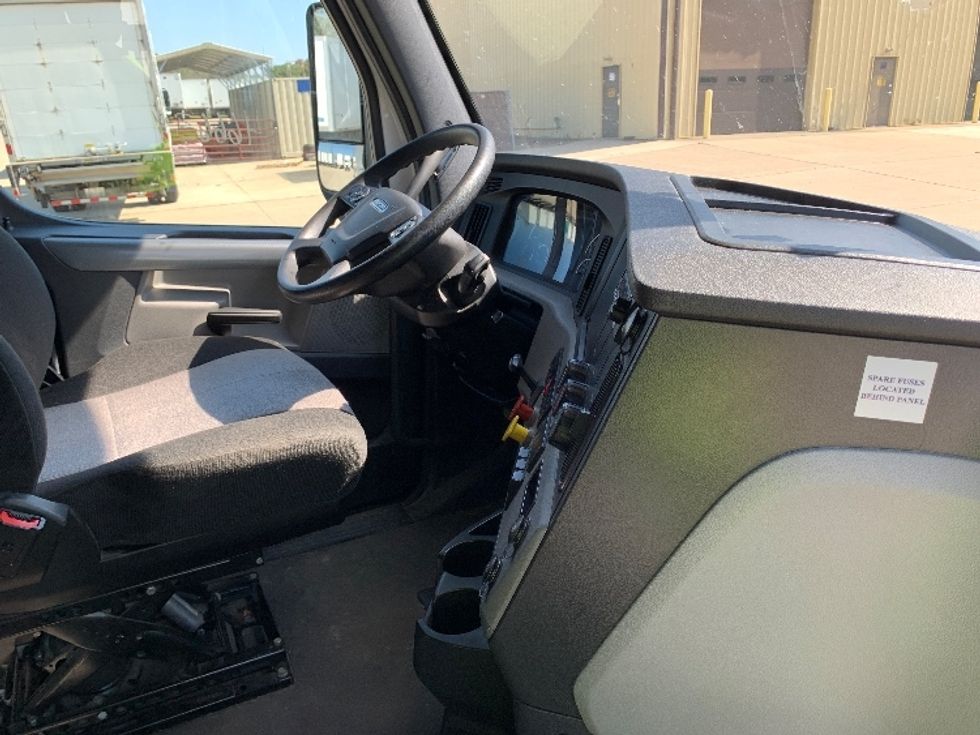 Sleeper Tractor-Heavy Duty Tractors-Freightliner-2022-T12664ST-East Liberty-OH-209,850\n\t\tmiles-$ 95,750 - Image 15