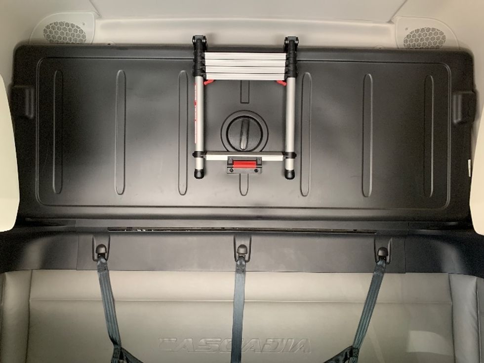 Sleeper Tractor-Heavy Duty Tractors-Freightliner-2022-T12664ST-East Liberty-OH-209,850\n\t\tmiles-$ 95,750 - Image 17