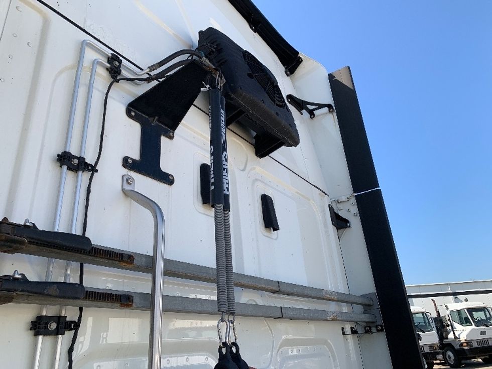 Sleeper Tractor-Heavy Duty Tractors-Freightliner-2022-T12664ST-East Liberty-OH-209,850\n\t\tmiles-$ 95,750 - Image 22