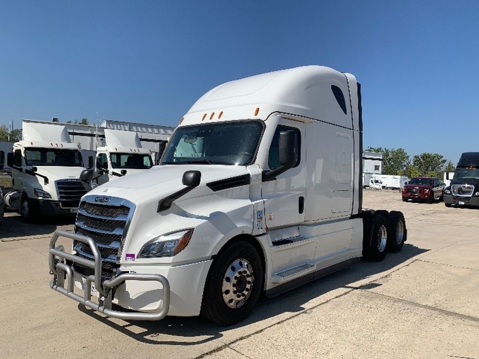 Sleeper Tractor-Heavy Duty Tractors-Freightliner-2022-T12664ST-East Liberty-OH-209,850\n\t\tmiles-$ 95,750 - Image 3