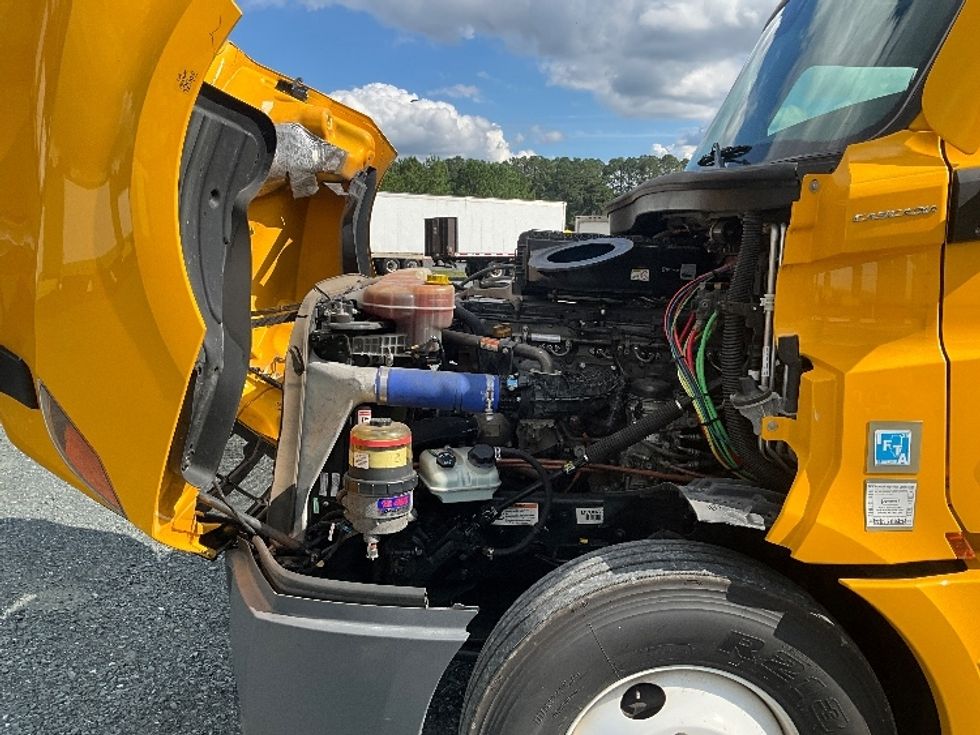 Sleeper Tractor-Heavy Duty Tractors-Freightliner-2022-T12664ST-Eden-MD-433,553\n\t\tmiles-$ 70,750 - Image 21