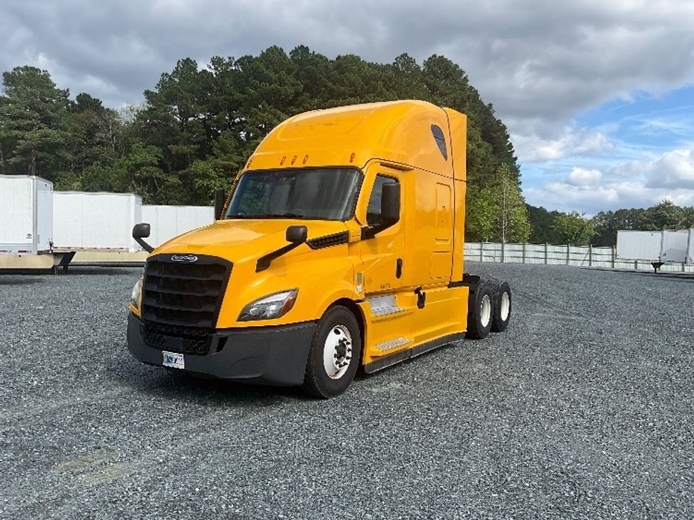Sleeper Tractor-Heavy Duty Tractors-Freightliner-2022-T12664ST-Eden-MD-433,553\n\t\tmiles-$ 70,750 - Image 3