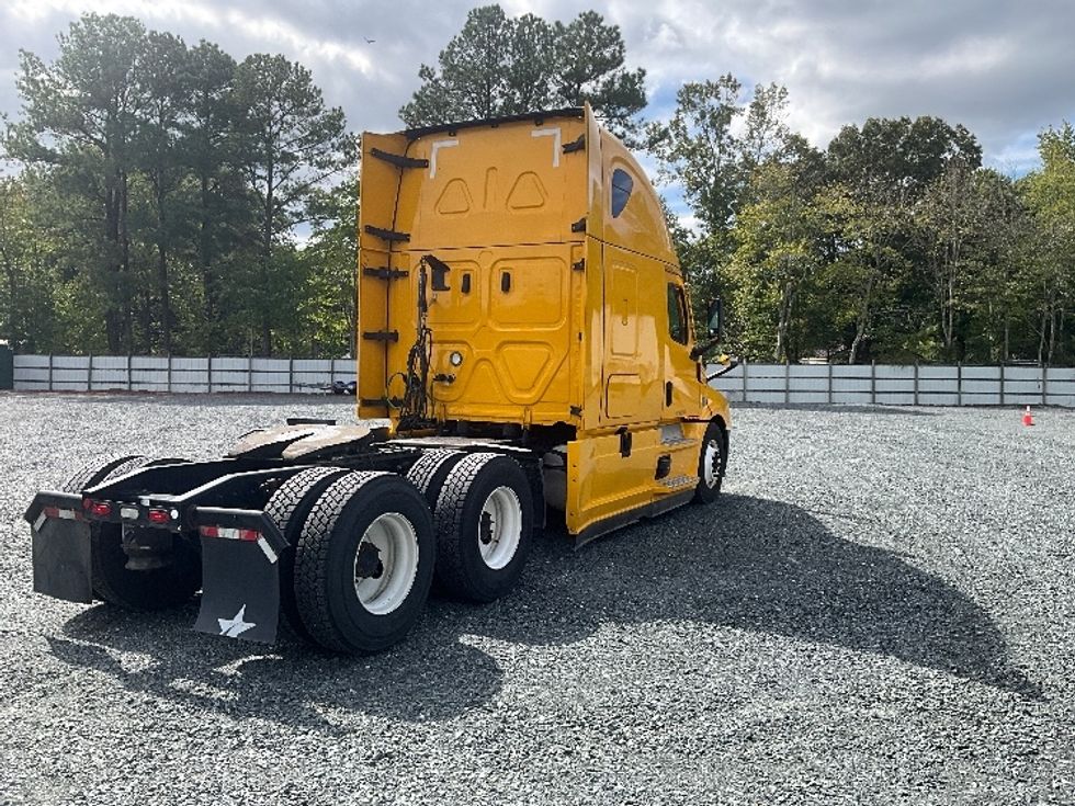Sleeper Tractor-Heavy Duty Tractors-Freightliner-2022-T12664ST-Eden-MD-433,553\n\t\tmiles-$ 70,750 - Image 7