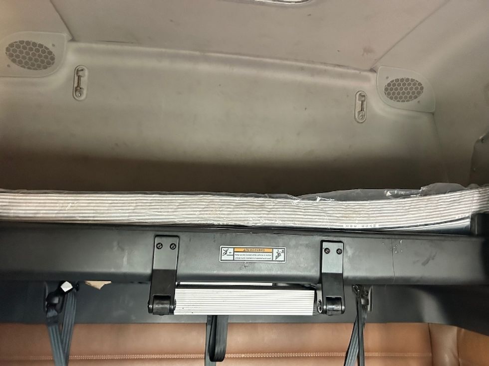 Sleeper Tractor-Heavy Duty Tractors-Freightliner-2022-T12664ST-Eden-MD-511,281\n\t\tmiles-$ 59,250 - Image 15