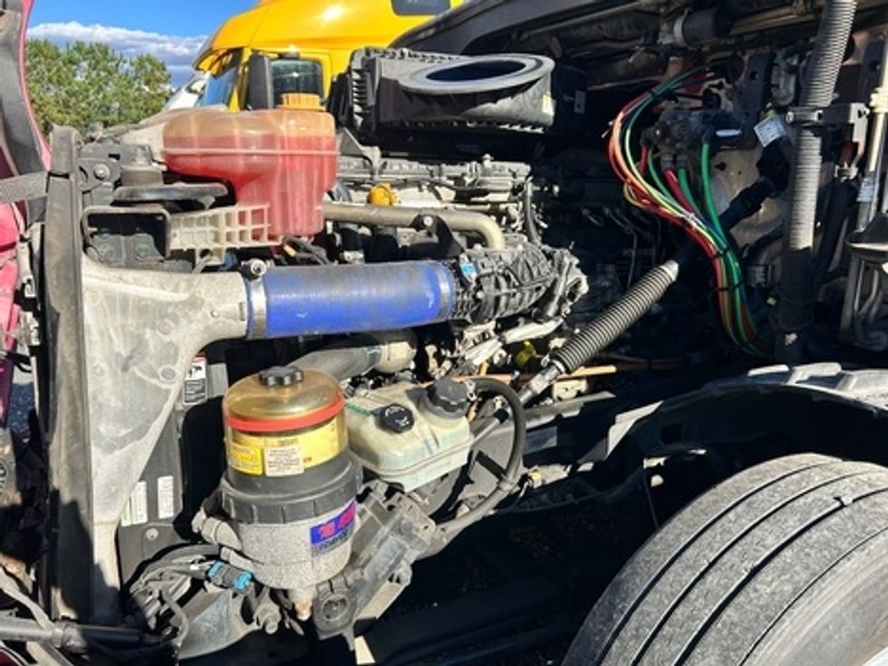 Sleeper Tractor-Heavy Duty Tractors-Freightliner-2022-T12664ST-Eden-MD-511,281\n\t\tmiles-$ 59,250 - Image 18