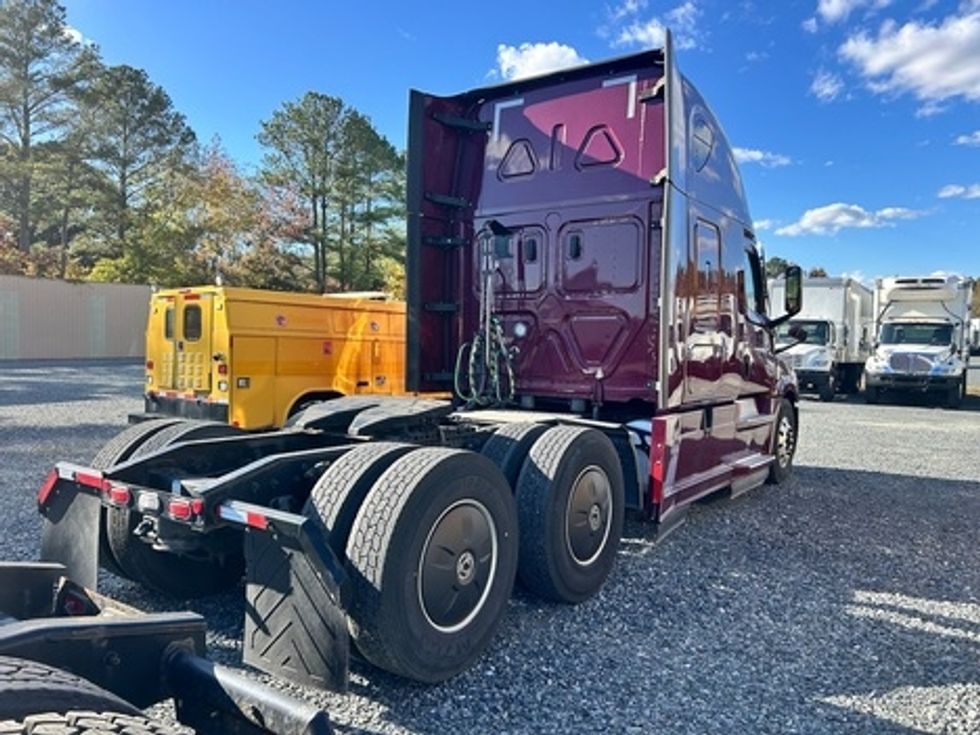 Sleeper Tractor-Heavy Duty Tractors-Freightliner-2022-T12664ST-Eden-MD-511,281\n\t\tmiles-$ 59,250 - Image 5