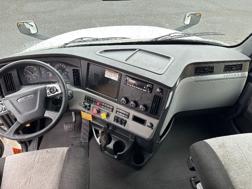 2022 Freightliner Cascadia 126" Sleeper Cab photo 11