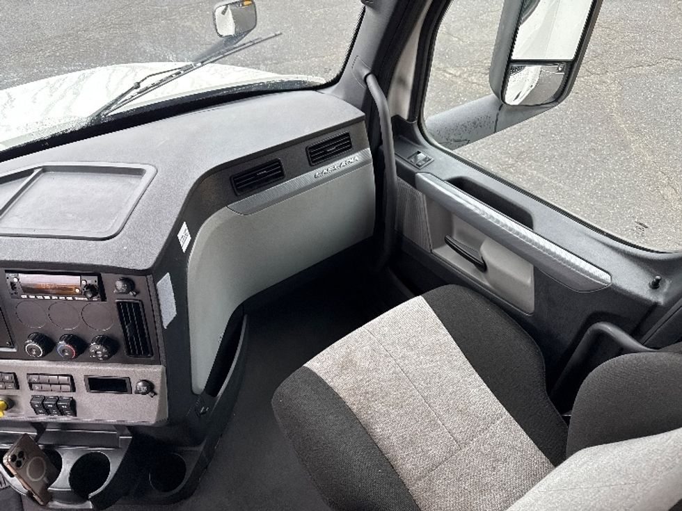 2022 Freightliner Cascadia 126" Sleeper Cab photo 14