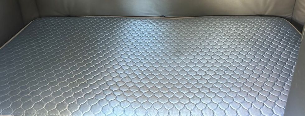 Sleeper Tractor-Heavy Duty Tractors-Freightliner-2022-T12664ST-Edison-NJ-561,007\n\t\tmiles-$ 58,000 - Image 14