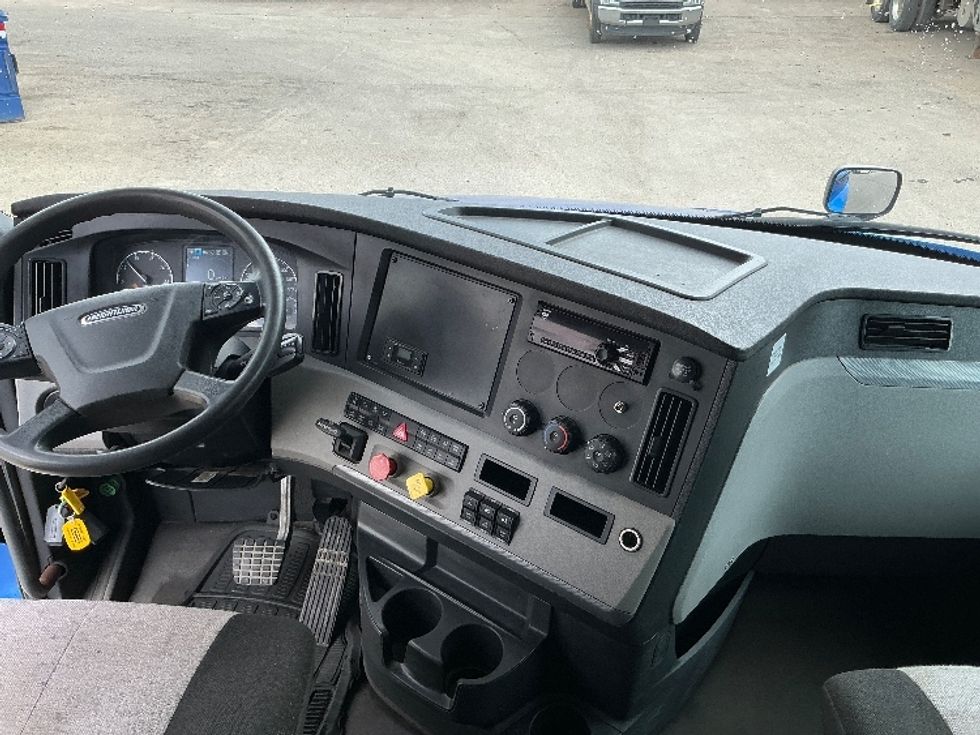 Sleeper Tractor-Heavy Duty Tractors-Freightliner-2022-T12664ST-Edmonton-AB-528,140\n\t\tkm-$ 118,500 - Image 12