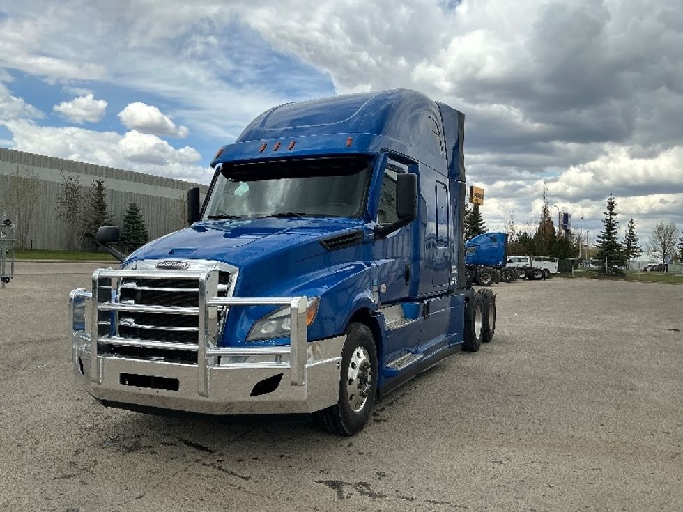 Sleeper Tractor-Heavy Duty Tractors-Freightliner-2022-T12664ST-Edmonton-AB-528,140\n\t\tkm-$ 118,500 - Image 3