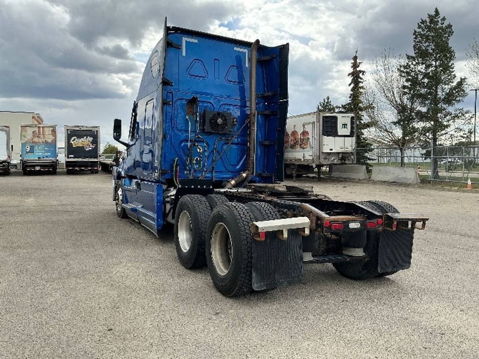 Sleeper Tractor-Heavy Duty Tractors-Freightliner-2022-T12664ST-Edmonton-AB-528,140\n\t\tkm-$ 118,500 - Image 5
