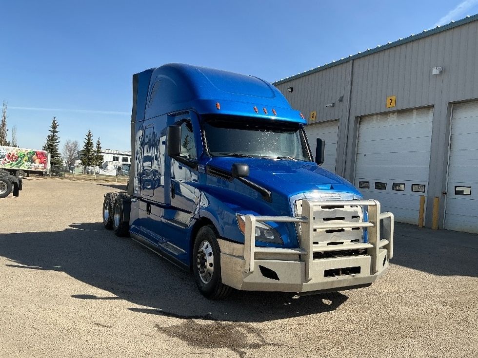 Sleeper Tractor-Heavy Duty Tractors-Freightliner-2022-T12664ST-Edmonton-AB-672,572\n\t\tkm-$ 106,500 - Image 1