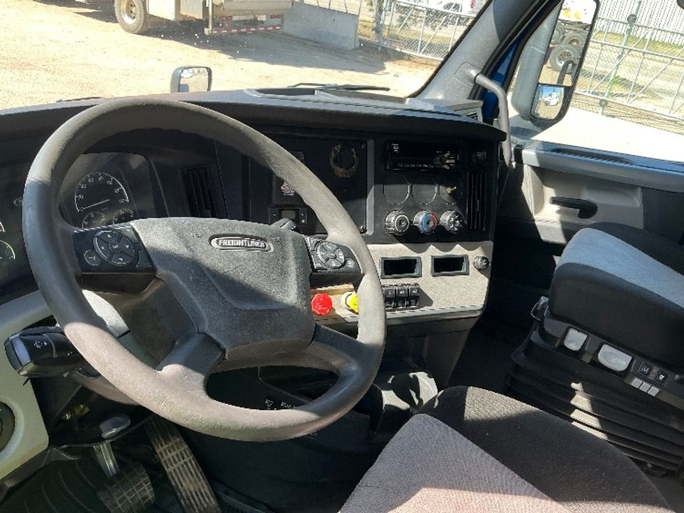 Sleeper Tractor-Heavy Duty Tractors-Freightliner-2022-T12664ST-Edmonton-AB-672,572\n\t\tkm-$ 106,500 - Image 10